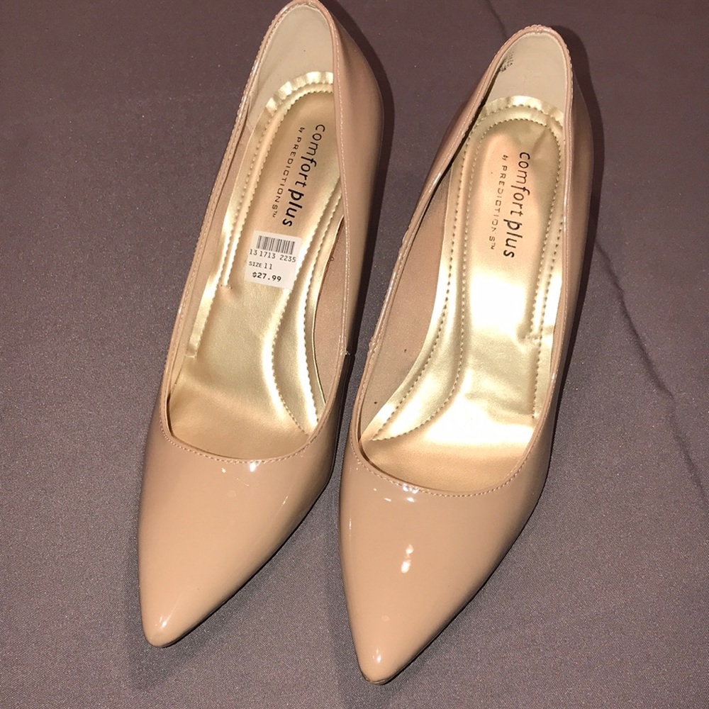 Nude Pumps
